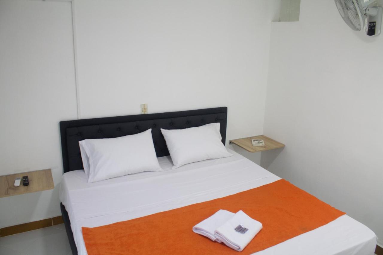 Hotel Picasso 70 Medellin Bagian luar foto