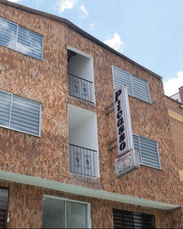 Hotel Picasso 70 Medellin Bagian luar foto