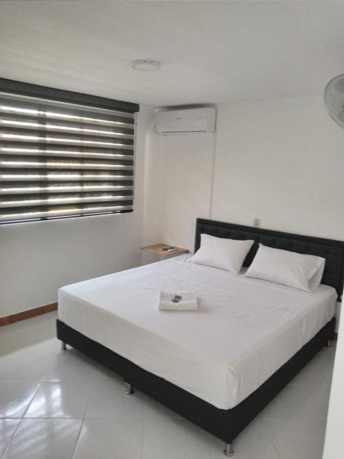 Hotel Picasso 70 Medellin Bagian luar foto