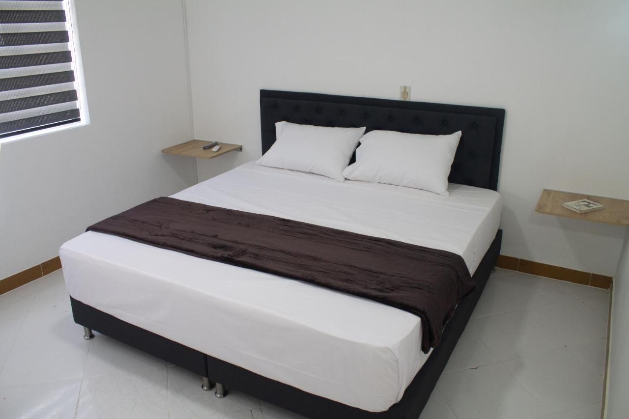 Hotel Picasso 70 Medellin Bagian luar foto