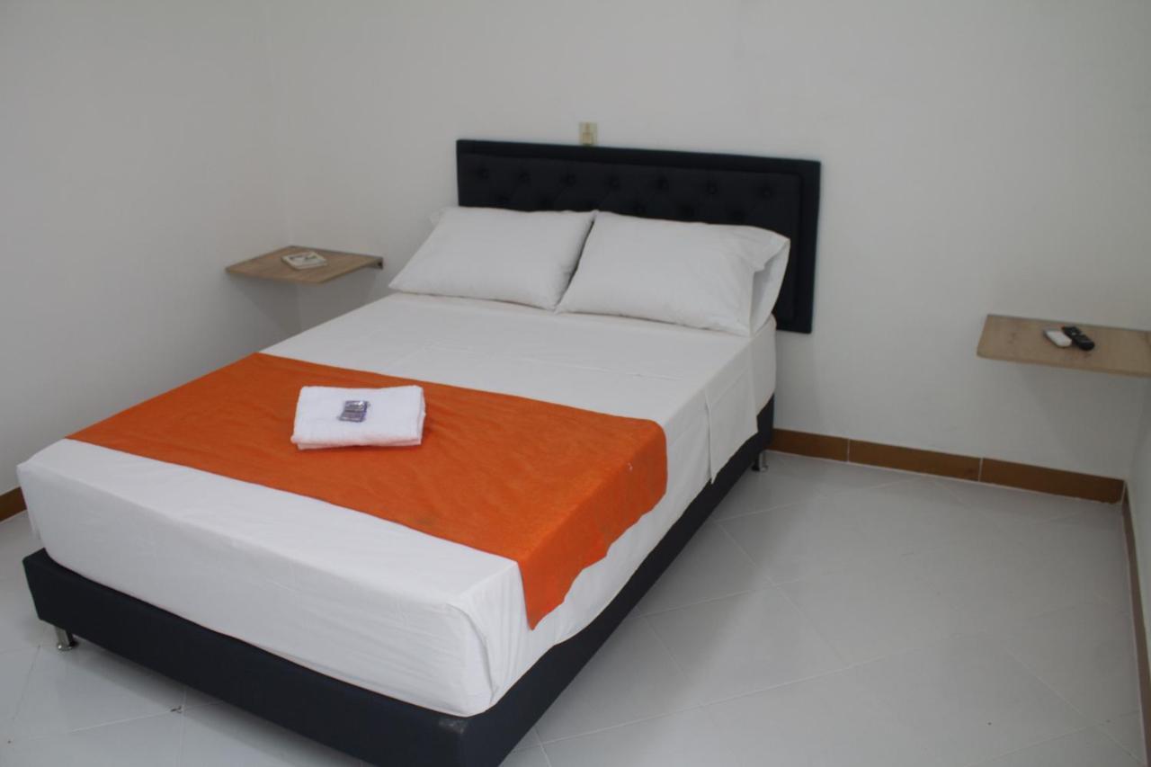 Hotel Picasso 70 Medellin Bagian luar foto