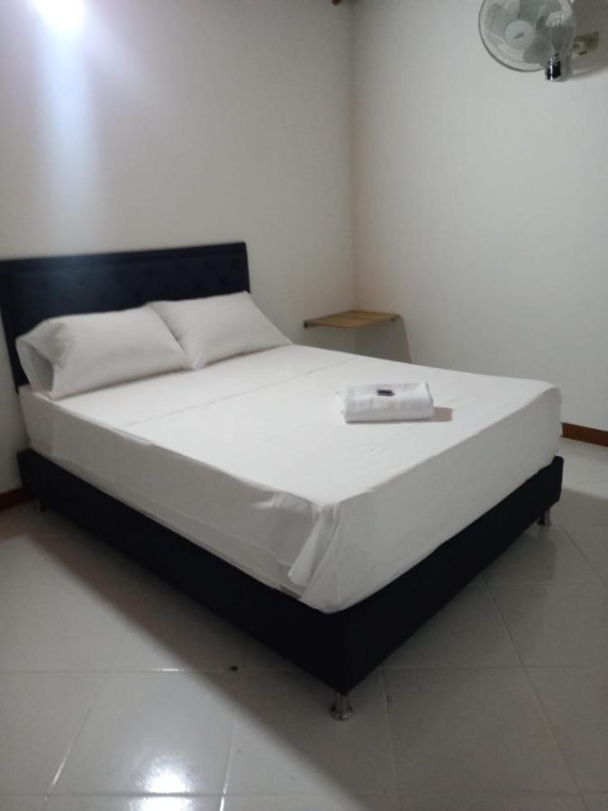 Hotel Picasso 70 Medellin Bagian luar foto