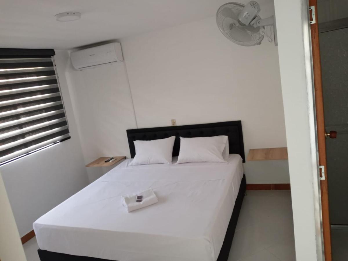 Hotel Picasso 70 Medellin Bagian luar foto