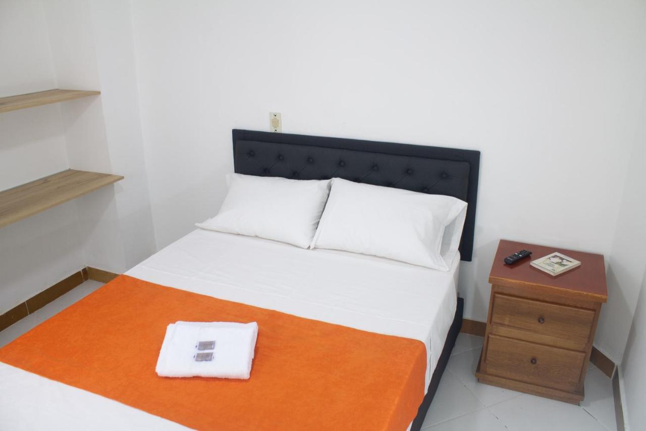 Hotel Picasso 70 Medellin Bagian luar foto