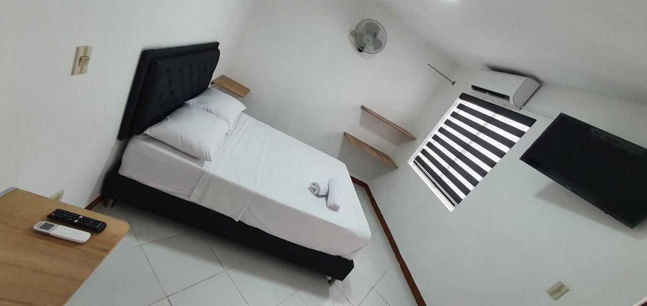Hotel Picasso 70 Medellin Bagian luar foto