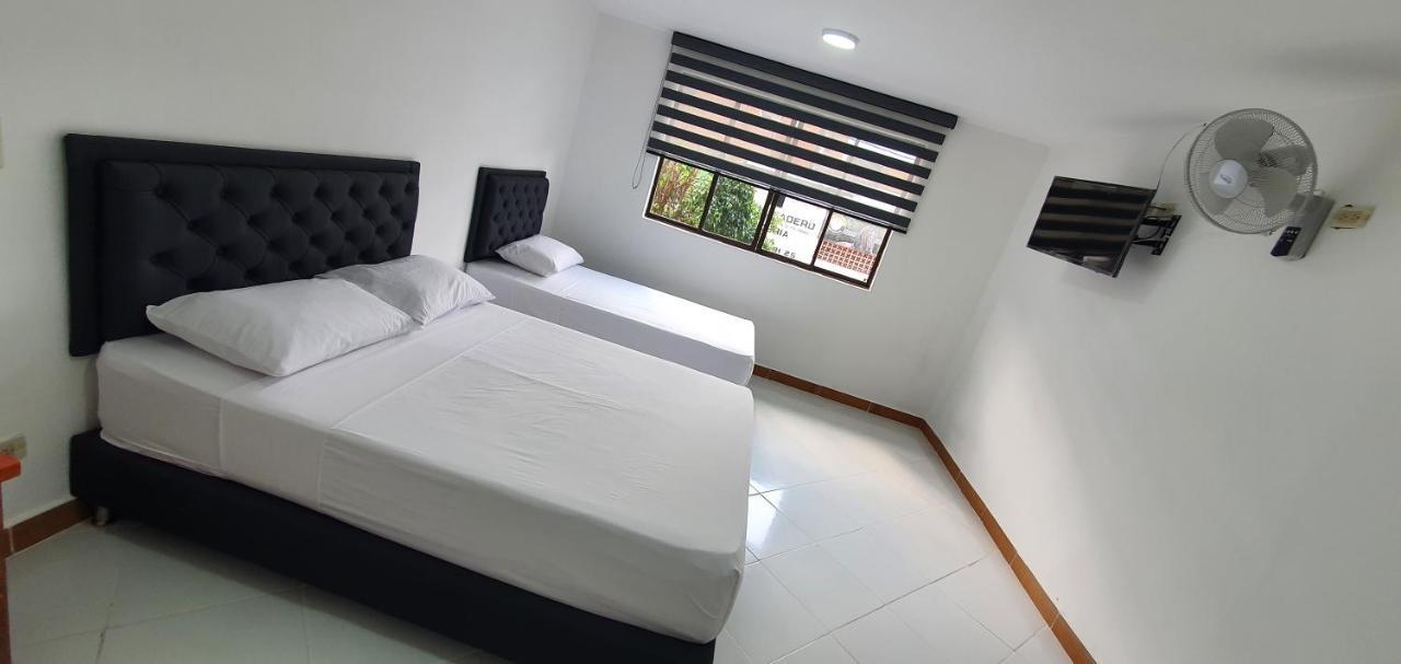 Hotel Picasso 70 Medellin Bagian luar foto