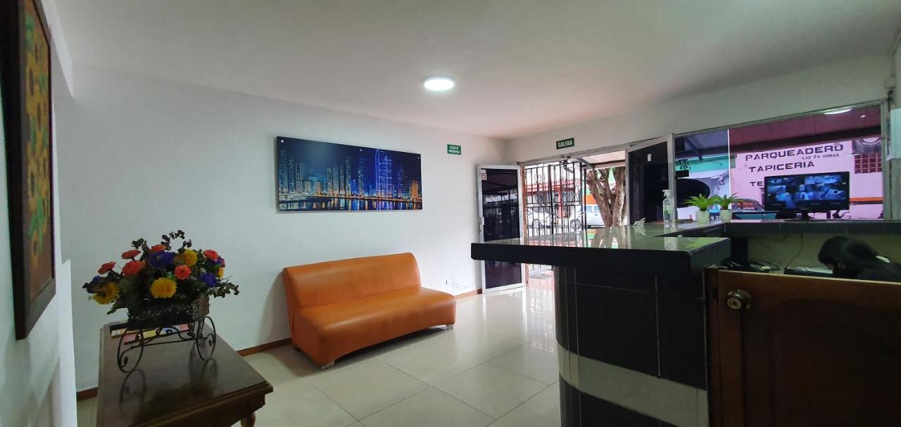 Hotel Picasso 70 Medellin Bagian luar foto