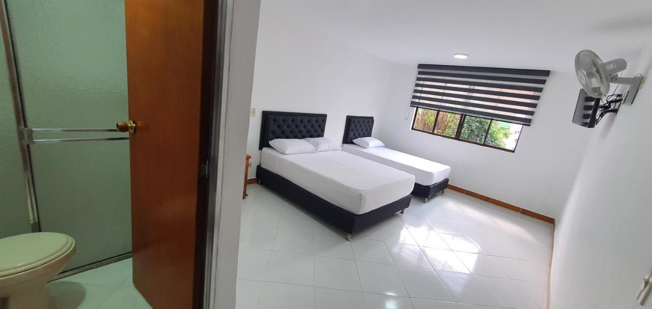 Hotel Picasso 70 Medellin Bagian luar foto