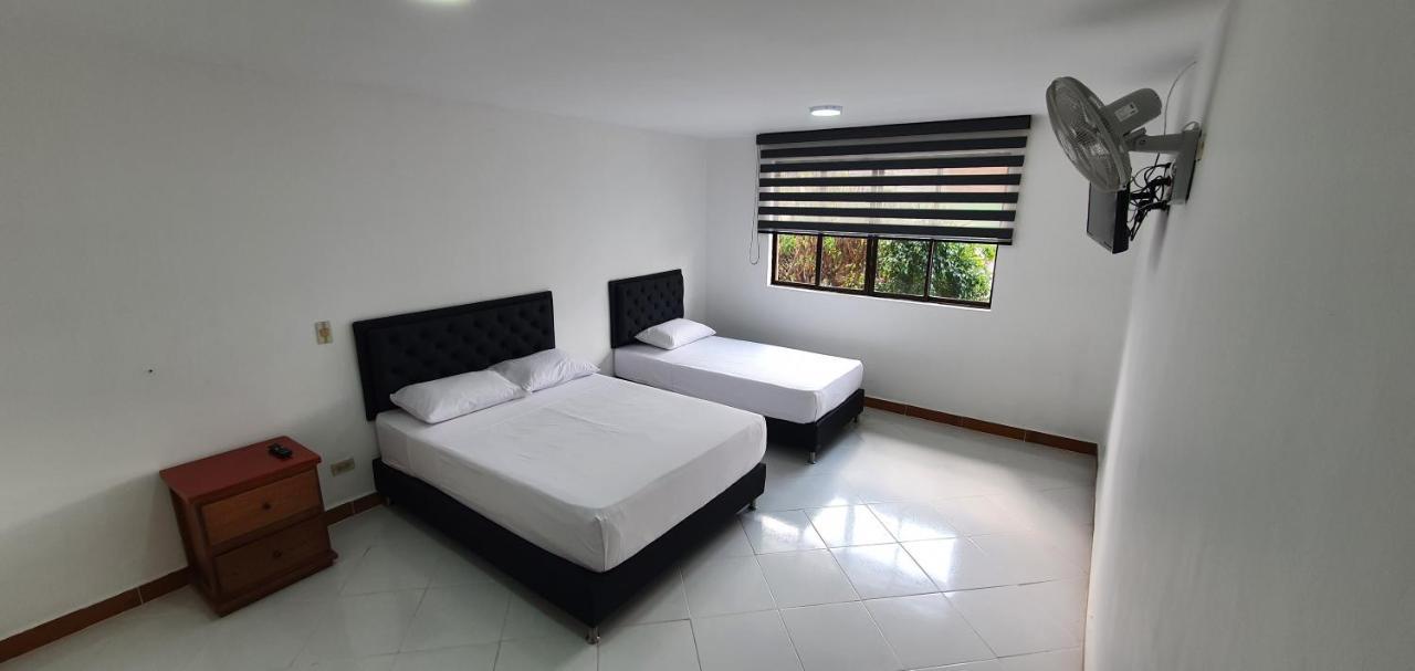 Hotel Picasso 70 Medellin Bagian luar foto