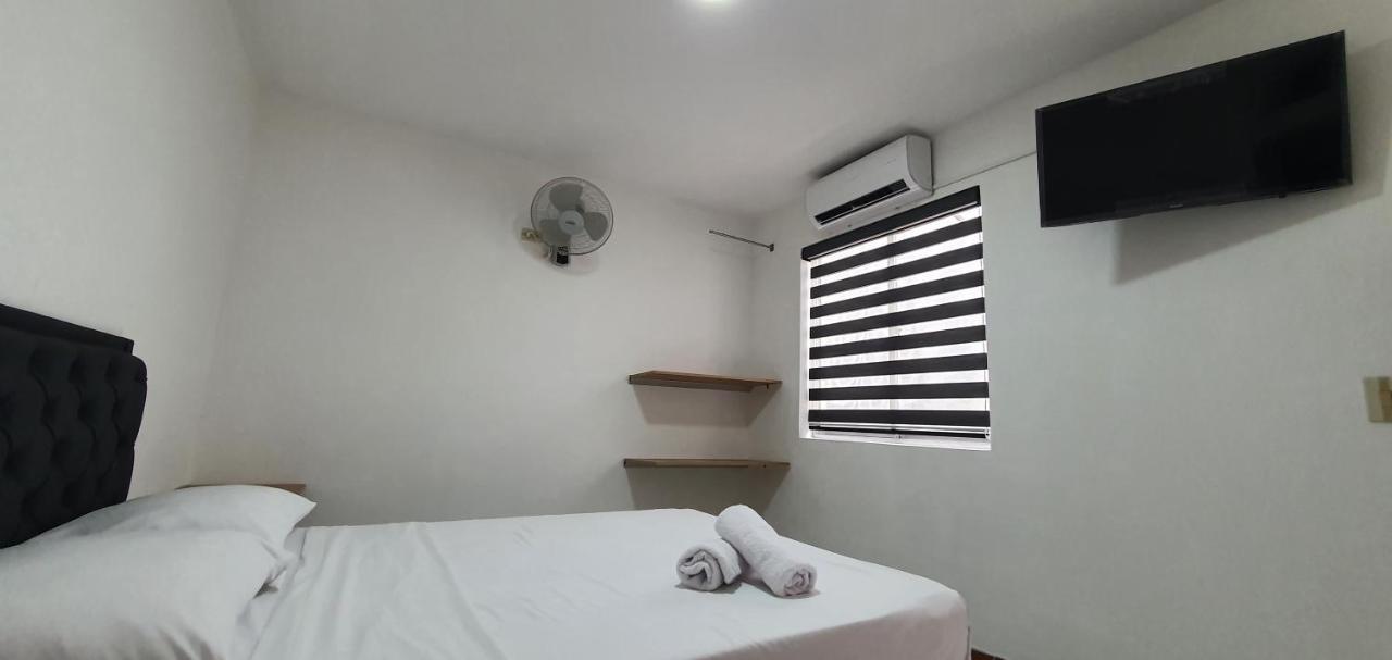 Hotel Picasso 70 Medellin Bagian luar foto