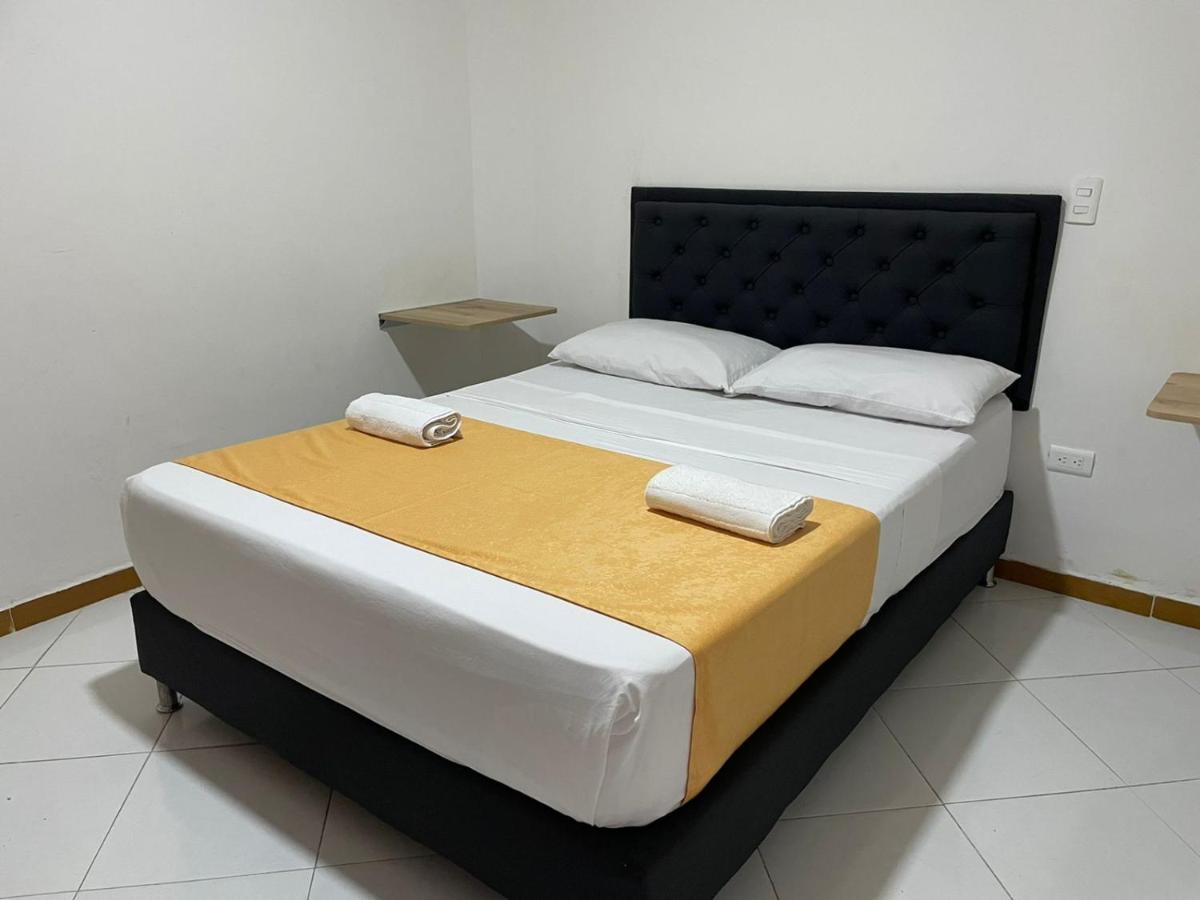 Hotel Picasso 70 Medellin Bagian luar foto