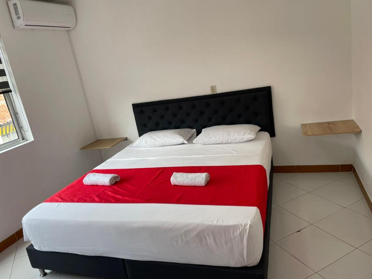 Hotel Picasso 70 Medellin Bagian luar foto