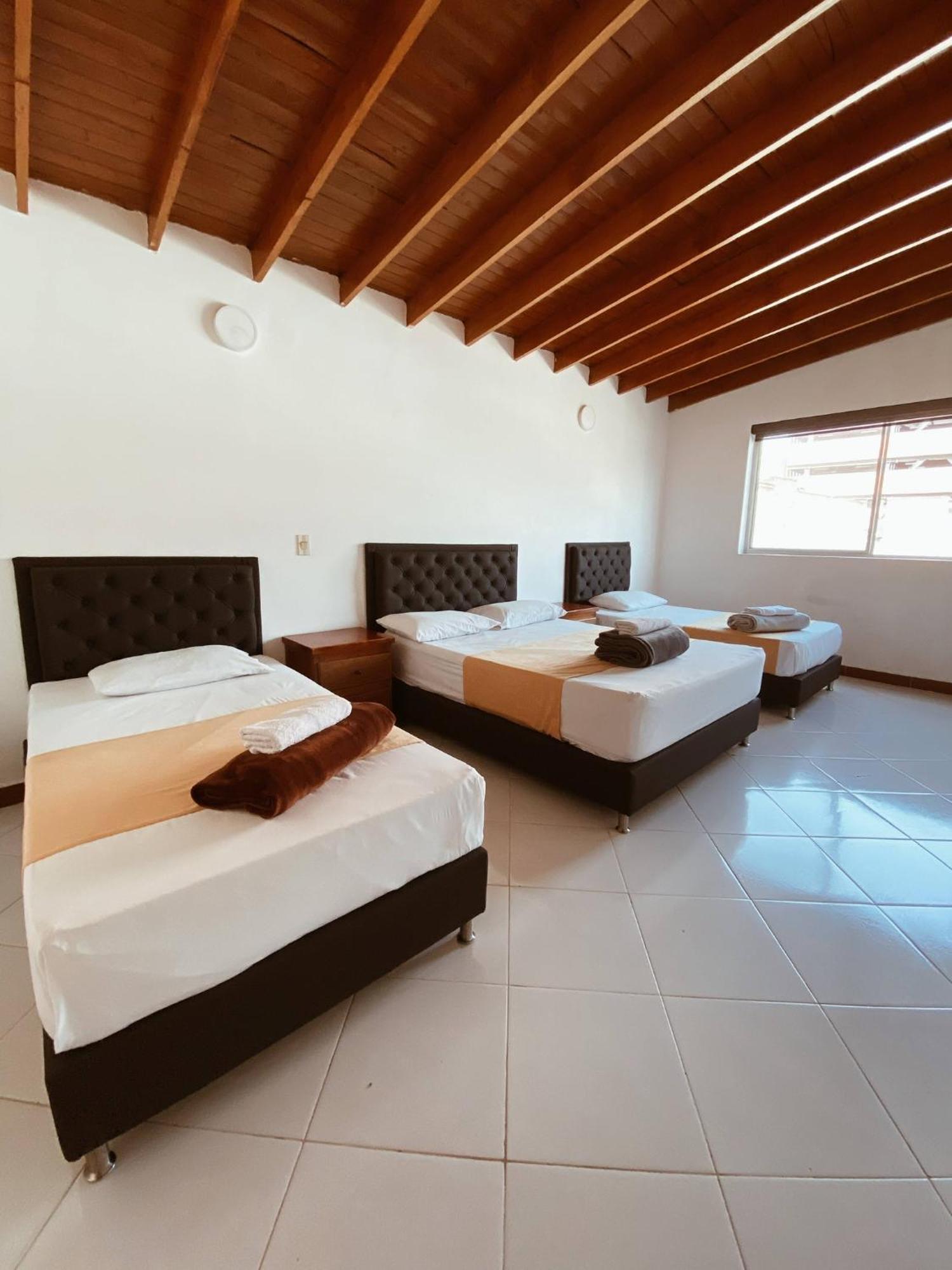 Hotel Picasso 70 Medellin Bagian luar foto
