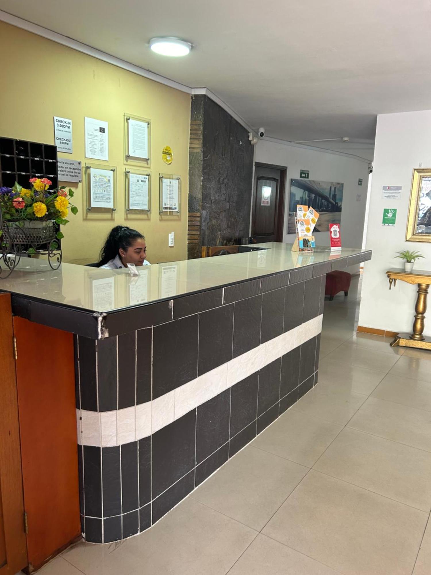 Hotel Picasso 70 Medellin Bagian luar foto